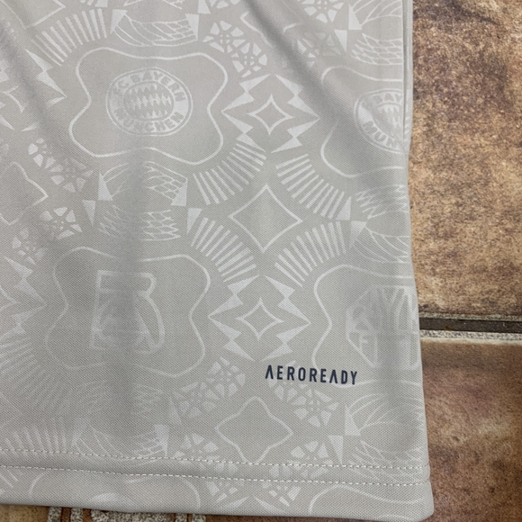 adidas Originals Bayern Munich 2025/26 Oktoberfest Long Sleeve Jersey Size M - Picture 4 of 7